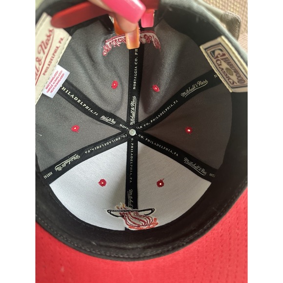 RARE! Miami Heat Mitchell & Ness‎ Snap Back Grey with Flamed Bill Hat /Cap NBA - Picture 9 of 12